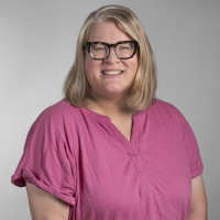 woman on focus photography