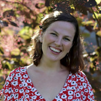 woman on focus photography