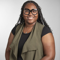 woman on focus photography