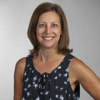 woman on focus photography