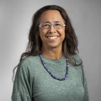 woman on focus photography