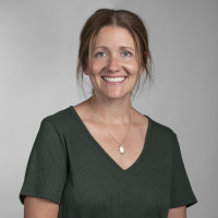 woman on focus photography